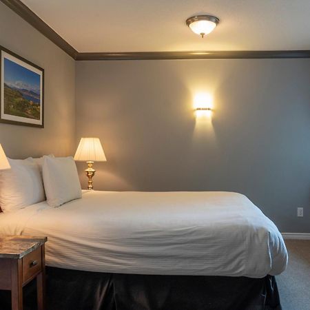 Tiki Shores Inn & Suites Penticton Ngoại thất bức ảnh