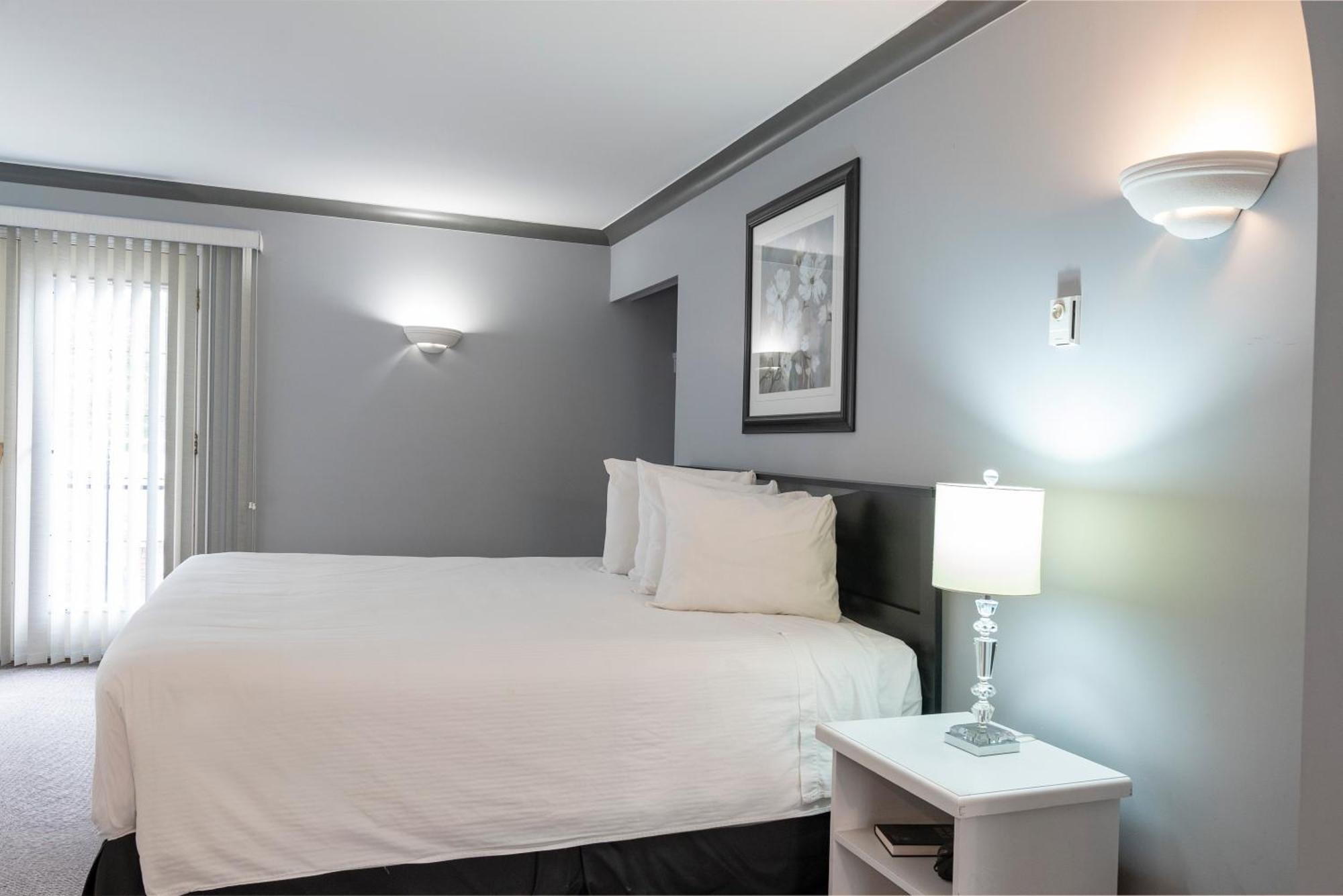 Tiki Shores Inn & Suites Penticton Ngoại thất bức ảnh