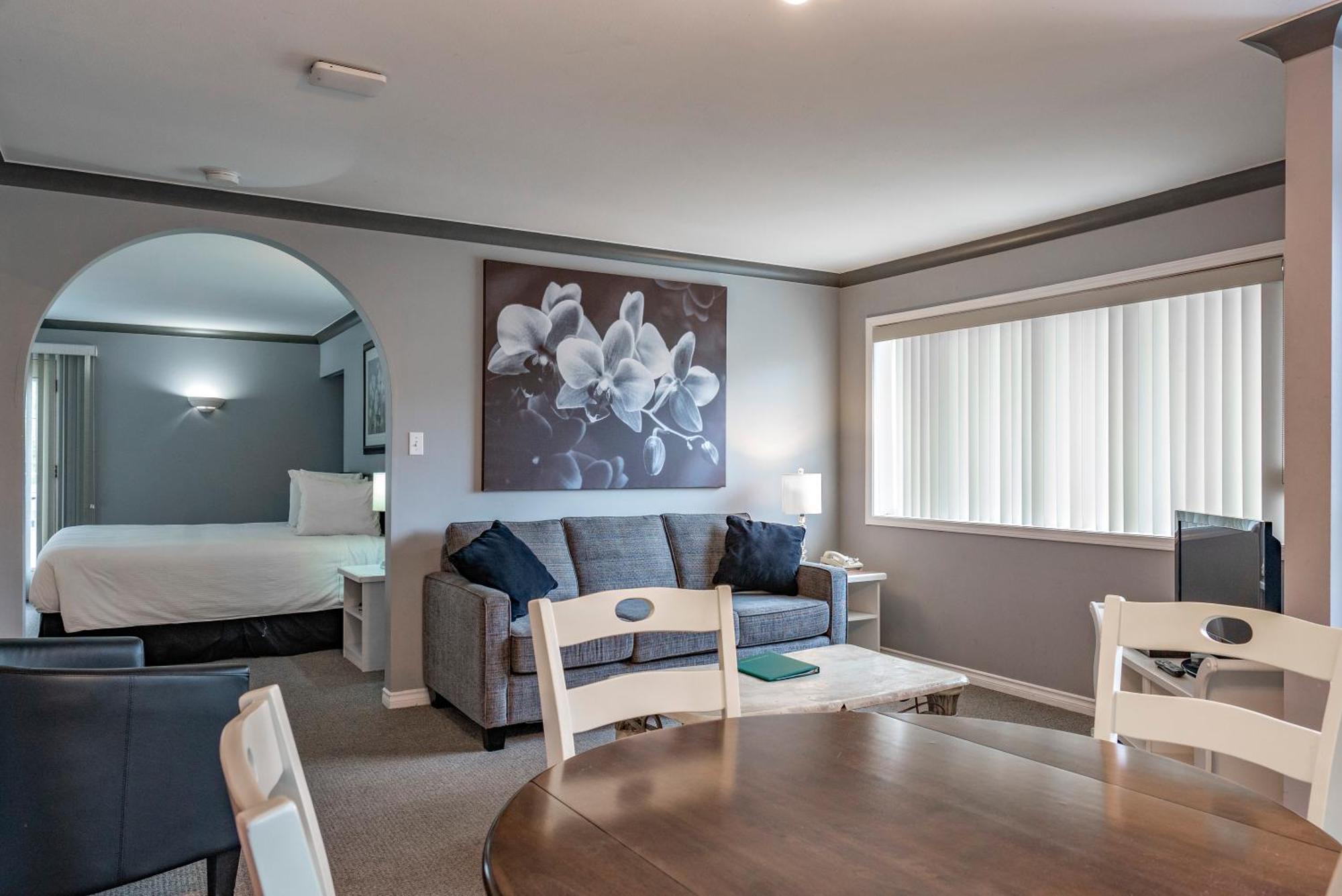Tiki Shores Inn & Suites Penticton Ngoại thất bức ảnh