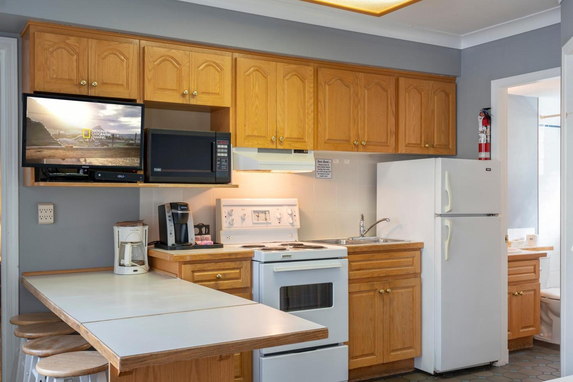 Tiki Shores Inn & Suites Penticton Ngoại thất bức ảnh