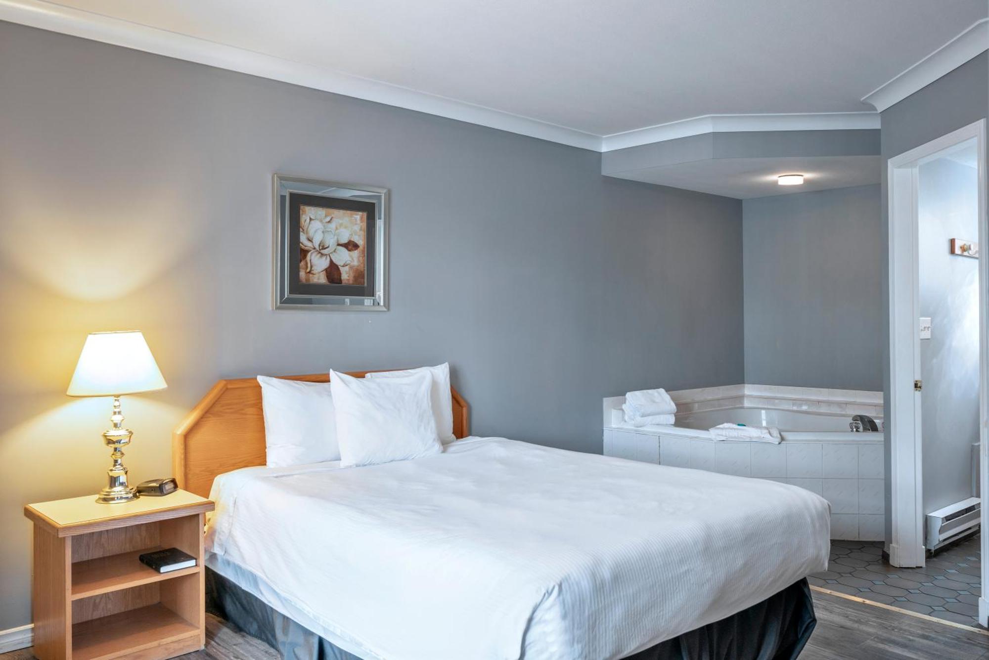 Tiki Shores Inn & Suites Penticton Ngoại thất bức ảnh