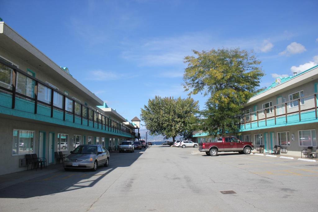 Tiki Shores Inn & Suites Penticton Ngoại thất bức ảnh