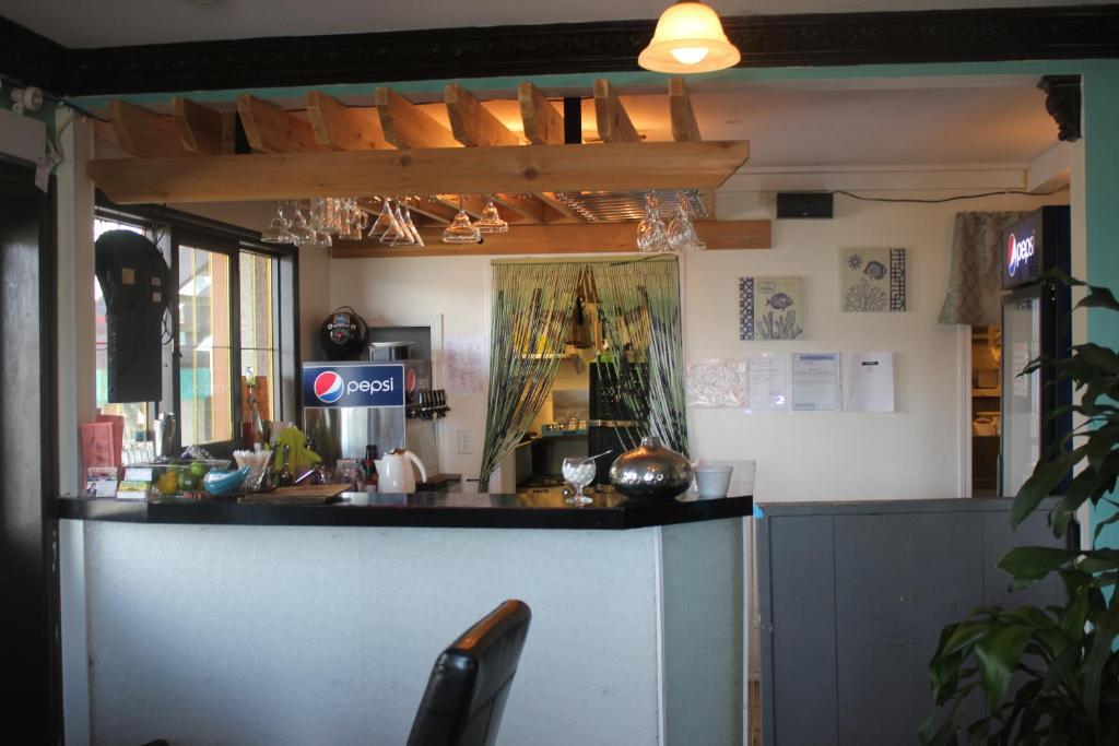Tiki Shores Inn & Suites Penticton Ngoại thất bức ảnh