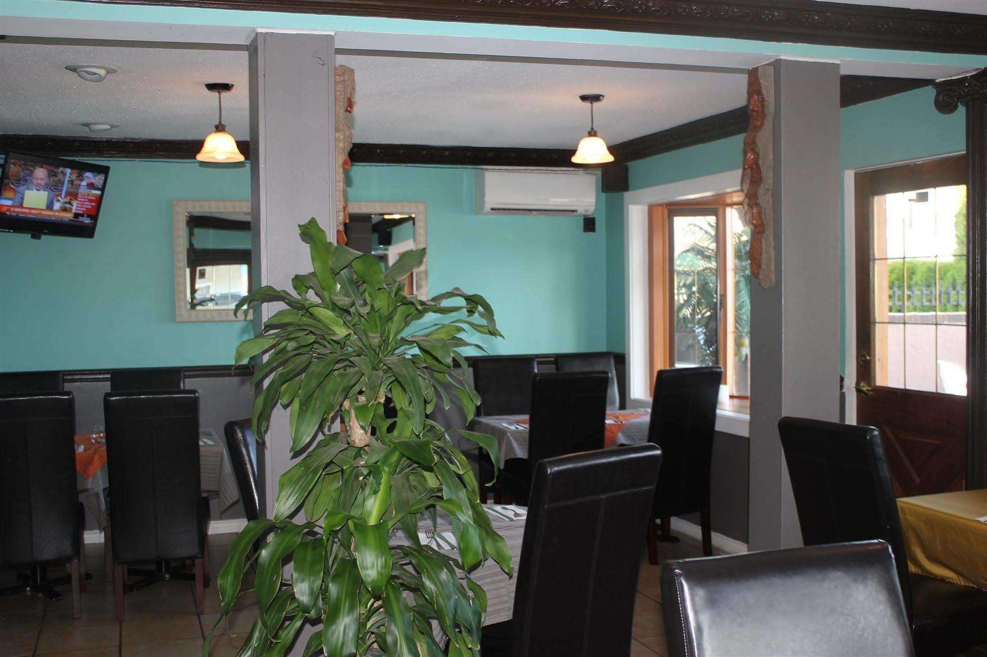 Tiki Shores Inn & Suites Penticton Ngoại thất bức ảnh