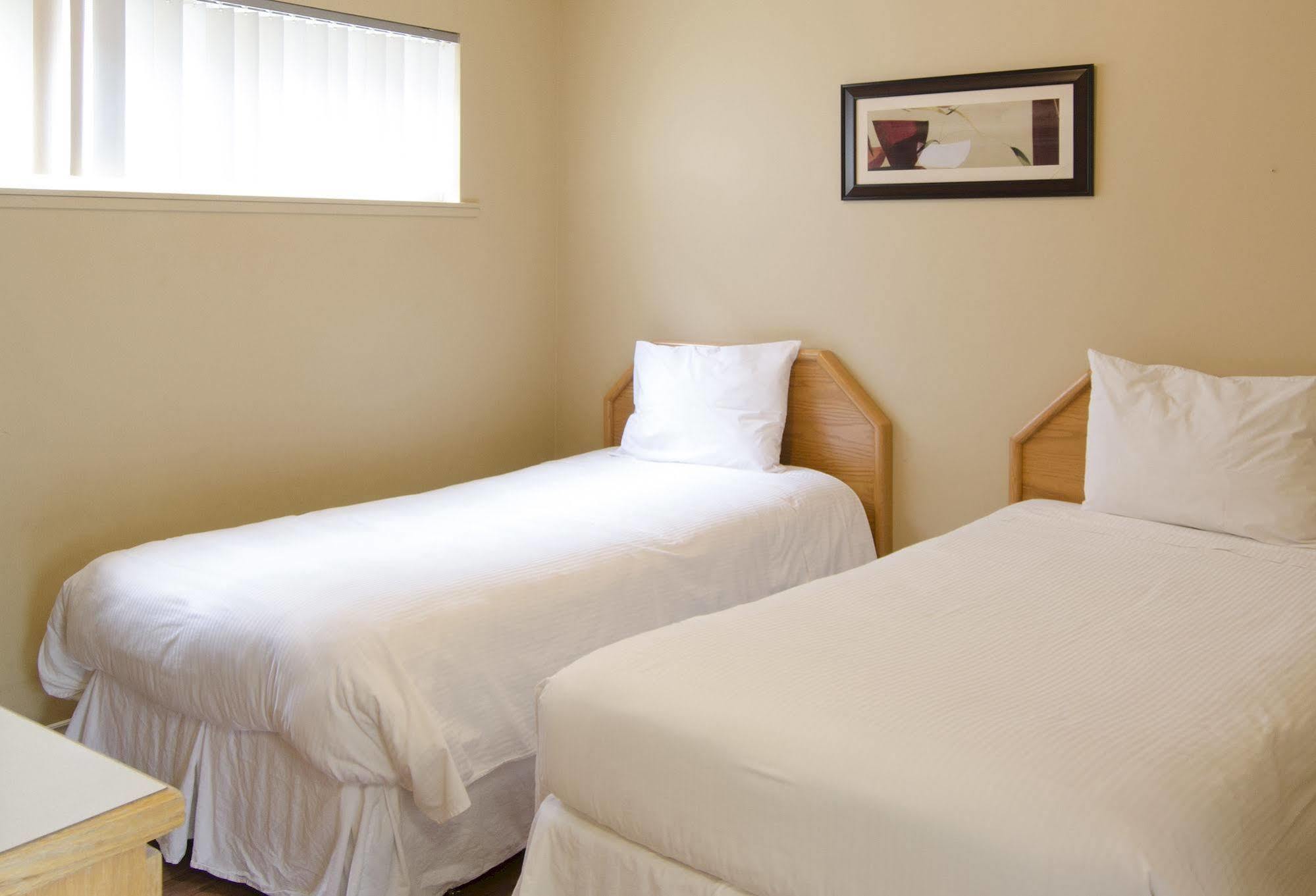 Tiki Shores Inn & Suites Penticton Ngoại thất bức ảnh