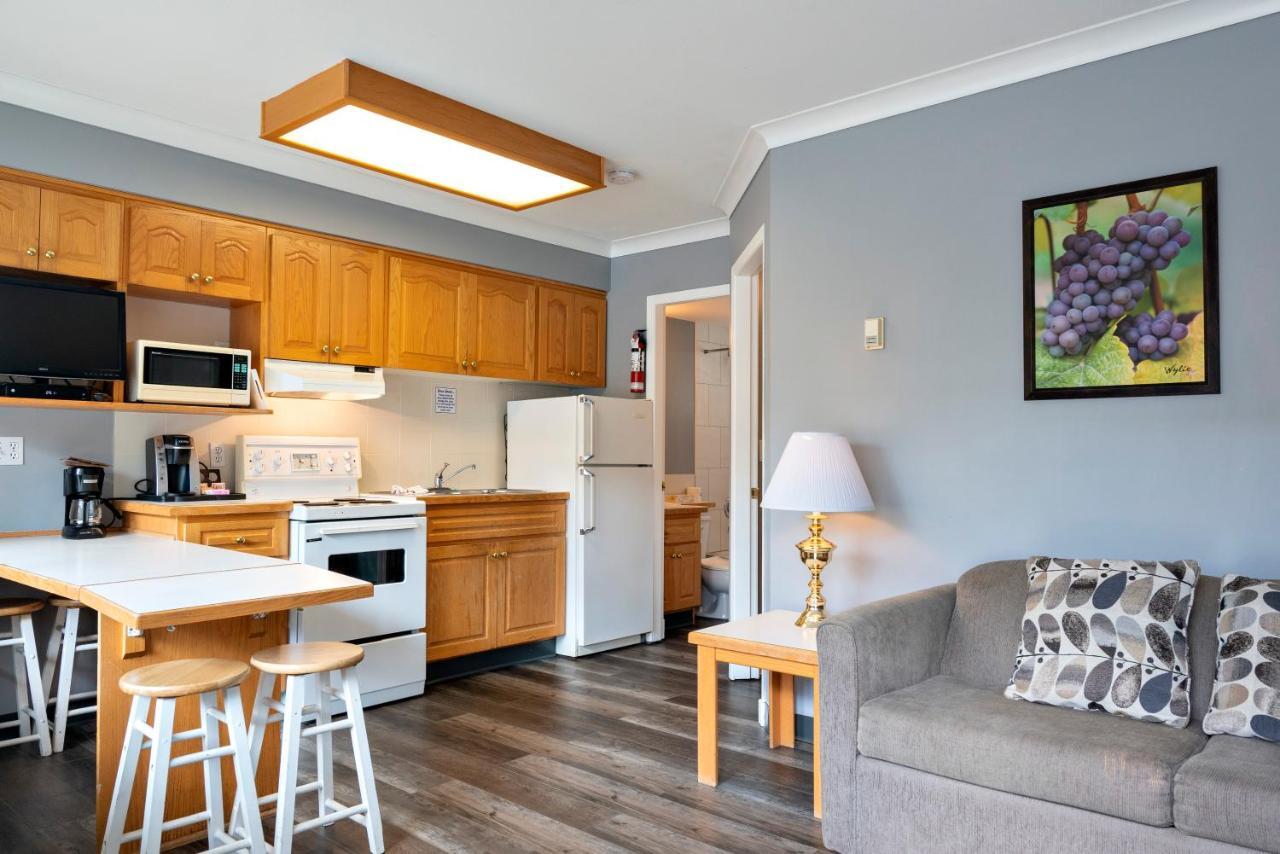 Tiki Shores Inn & Suites Penticton Ngoại thất bức ảnh