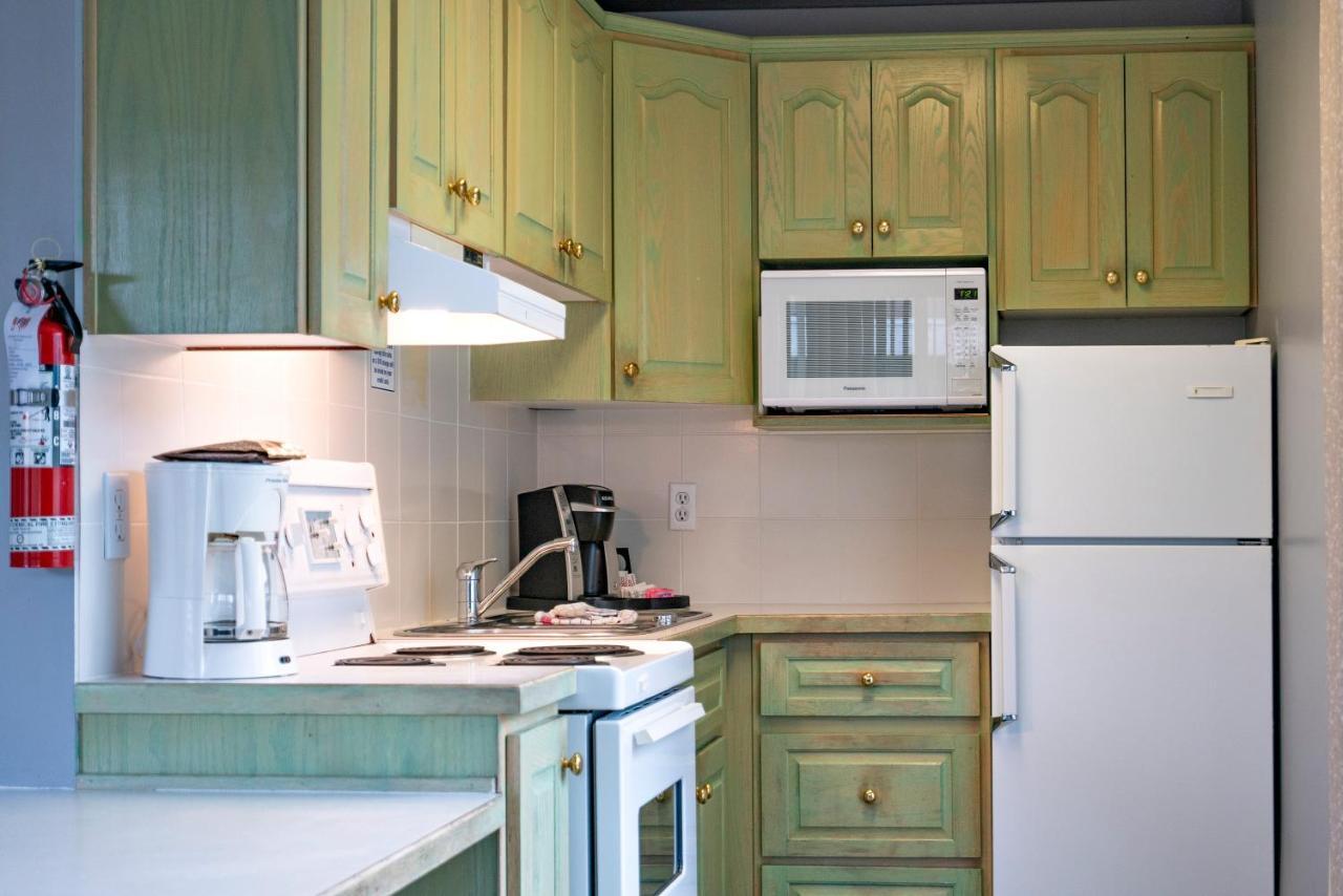 Tiki Shores Inn & Suites Penticton Ngoại thất bức ảnh