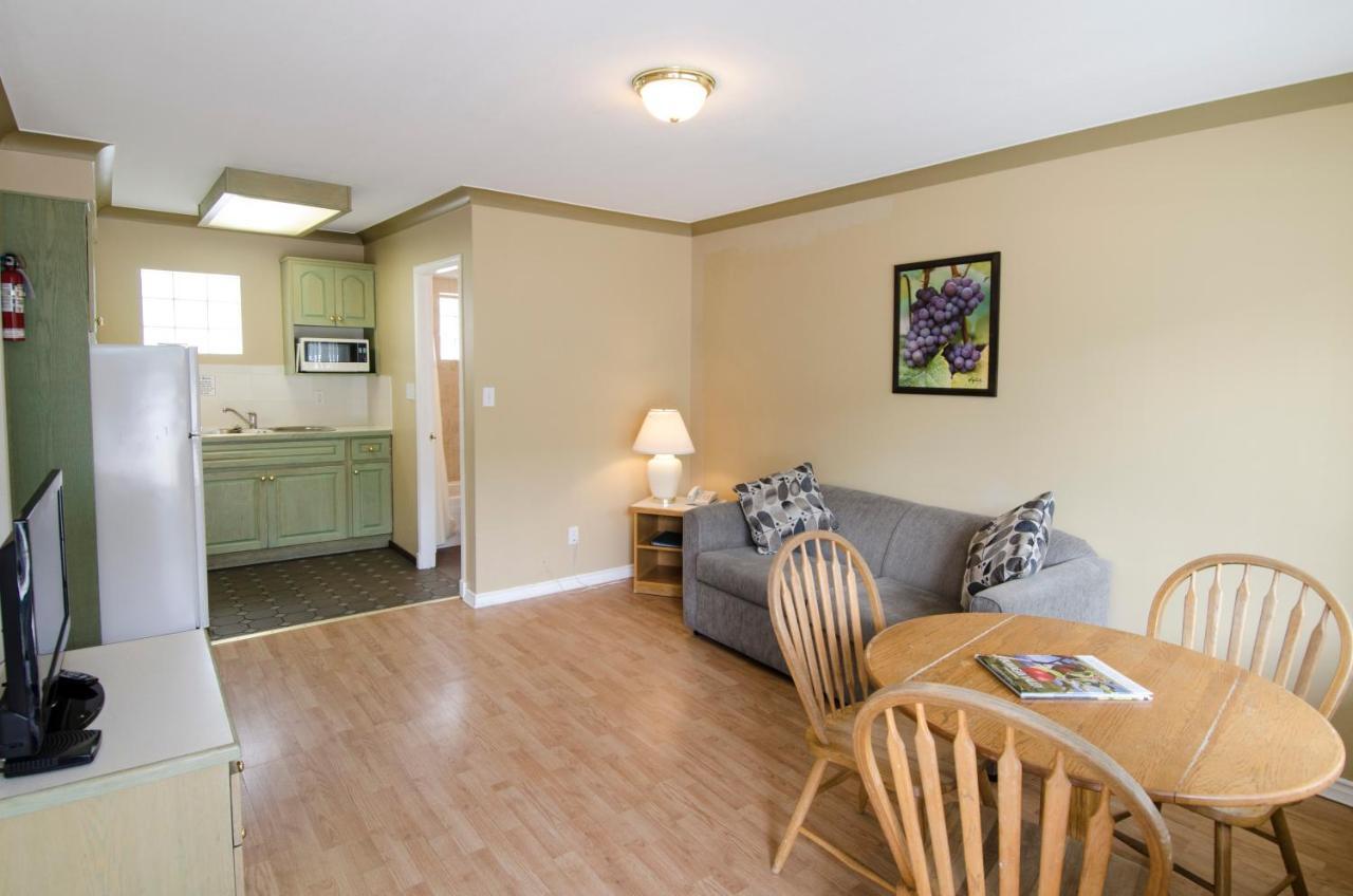 Tiki Shores Inn & Suites Penticton Ngoại thất bức ảnh